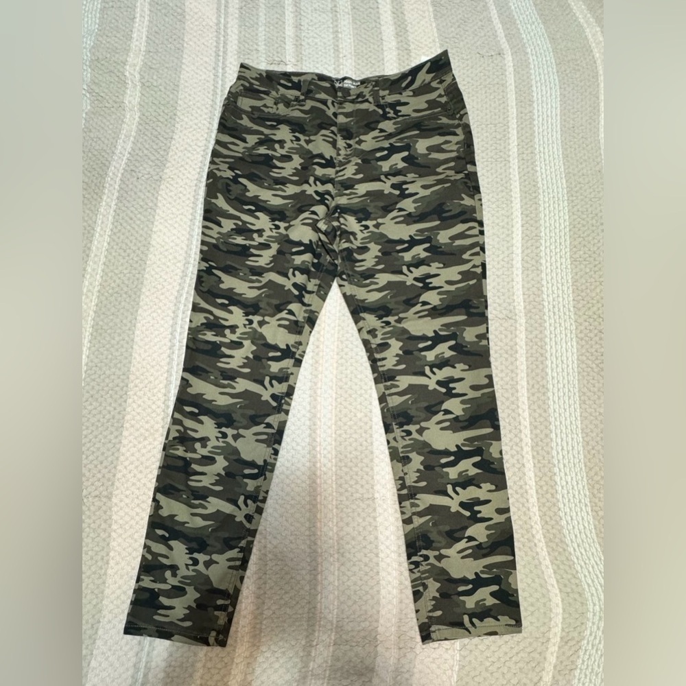 No Boundaries High Rise Camo Skinny Women